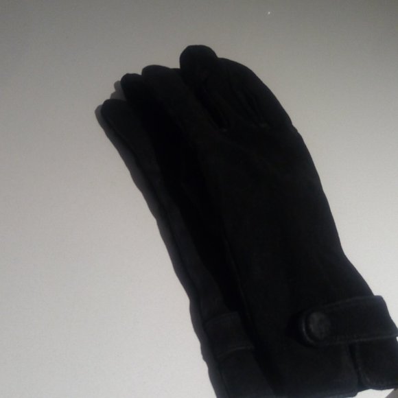 Modern Black Suede Gloves - Picture 7 of 7